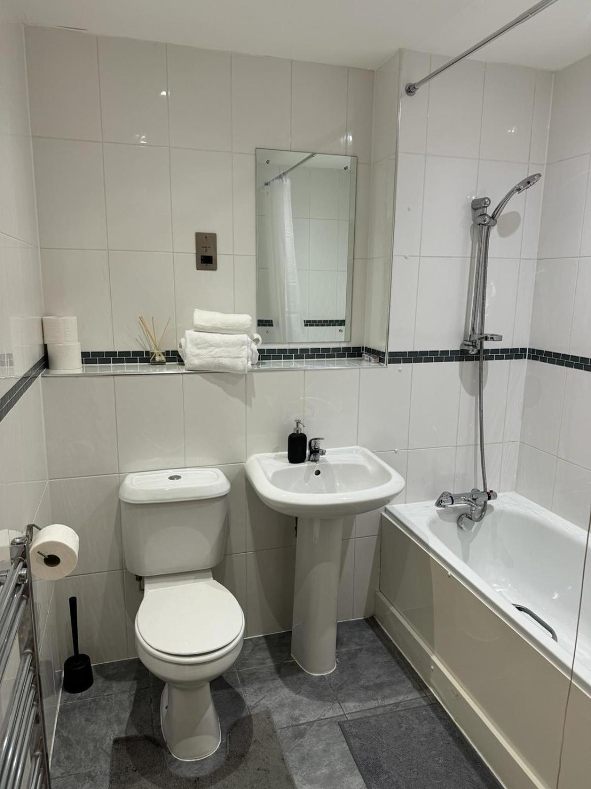 Spacious 2 Bedrooms Apartment In Stratford Londra Dış mekan fotoğraf